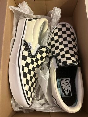 BNIB- Vans ComfyCush Checkerboard Slip-On Shoes in Black and White
